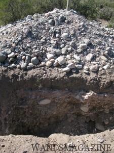 グラルタジャリーのカリカタ（土壌分析のために掘削した穴）。ここは石灰質土壌だ。