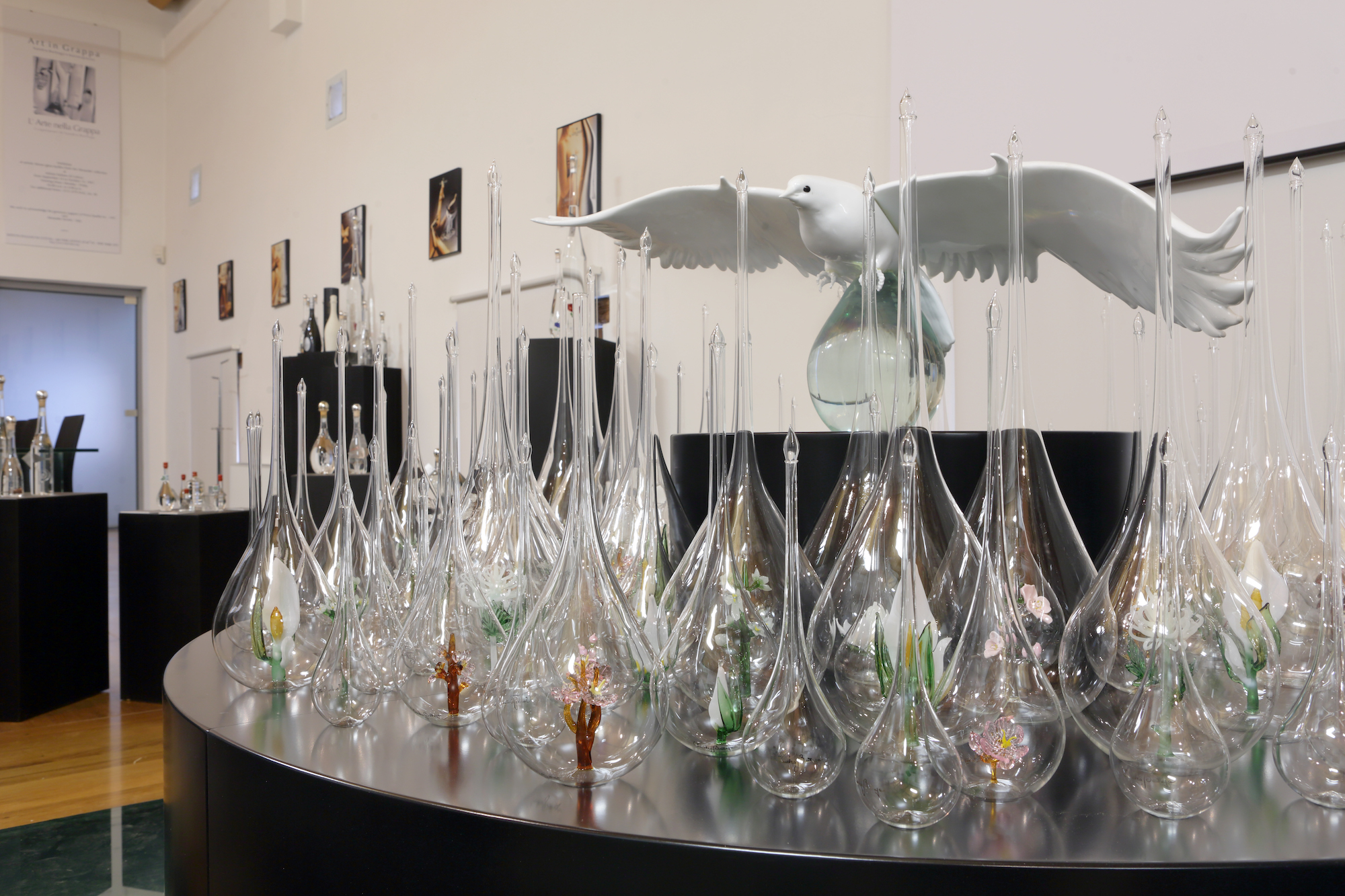 ヴェネツィアングラスに詰めたグラッパ 広島と平和のためのボッテガの